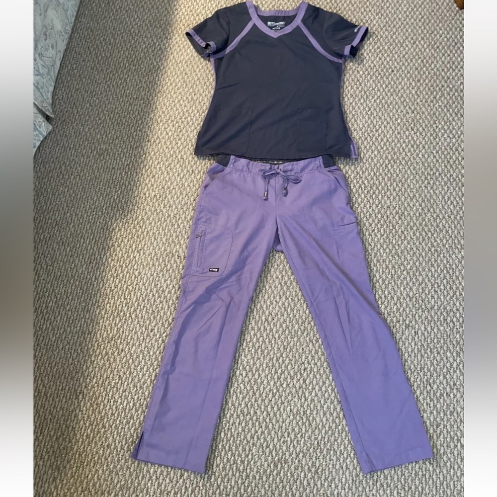 Women’s Grey’s Anatomy, Barco Scrub Set. Purple. Medium